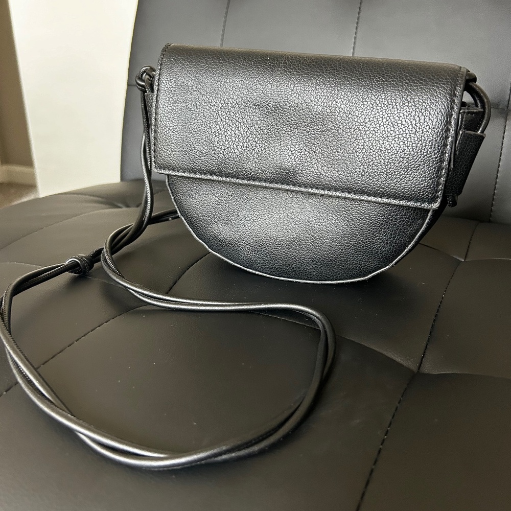 Minimalistic black leather shoulder bag